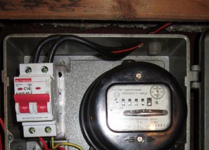 Правила установки электросчетчика в частном доме, квартире, на улице Крепление счетчика электроэнергии в щитке